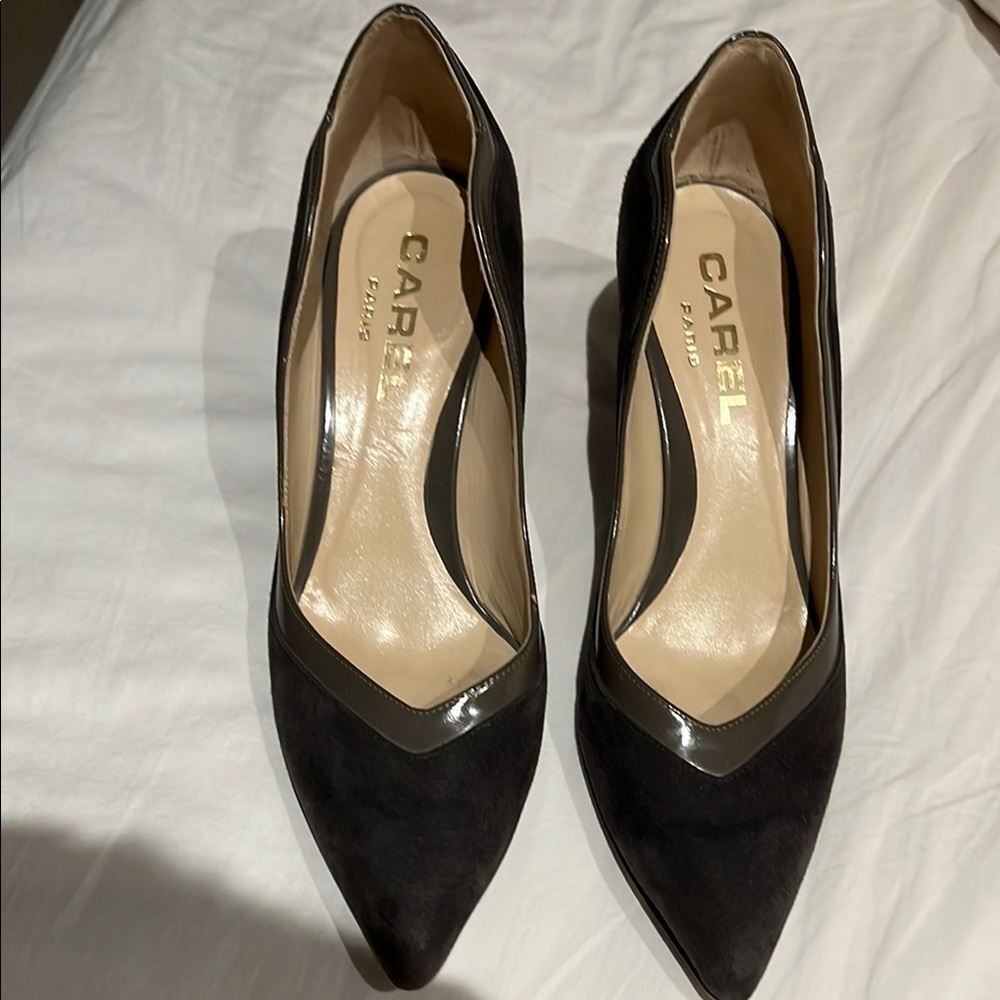 Carel Paris grey suede pumps with patent leather border